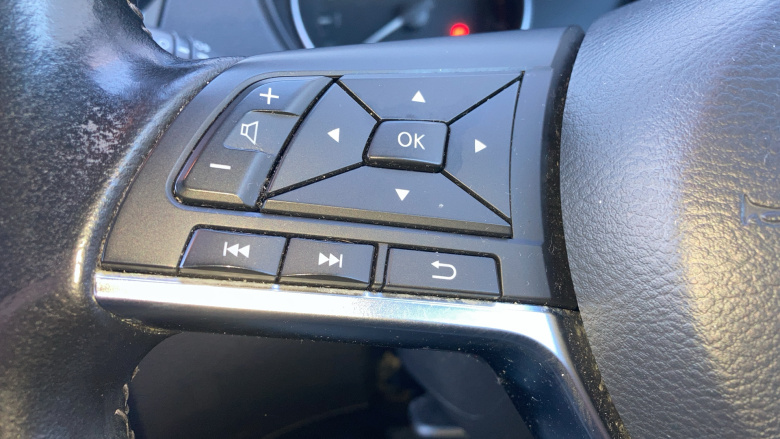 Nissan Qashqai 1.3 DiG-T Acenta Premium 5dr Petrol Hatchback